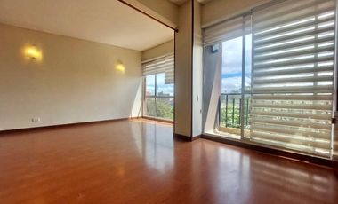Bello Apartamento con excelente iluminación y vista