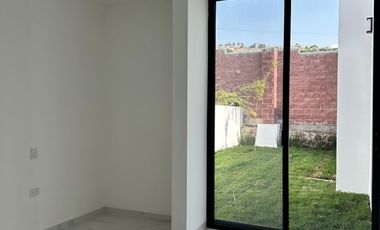 Casa en venta en Villas de Irapuato,  Irapuato Guanajuato, Privada Santa Fe, un solo Piso.