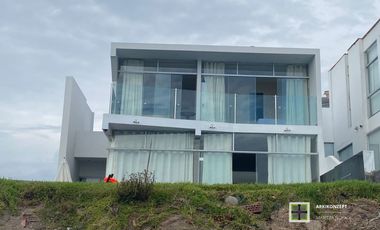 Casa de playa en venta – Playa Honda, Cerro Azul 5 dormitorios | Piscina privada | 300 m² construidos