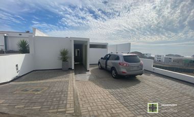 Casa de playa en venta – Playa Honda, Cerro Azul 5 dormitorios | Piscina privada | 300 m² construidos