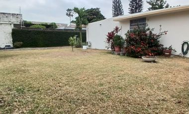 Casa en venta en Urdesa central con uso Residencial y Comercial – 800 m²