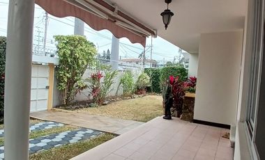 Casa en venta en Urdesa central con uso Residencial y Comercial – 800 m²