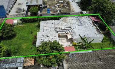 Terreno en Urdesa Central de 800 m²  con casa habitable, oportunidad de inversión.