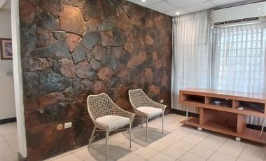 Terreno en Urdesa Central de 800 m²  con casa habitable, oportunidad de inversión.