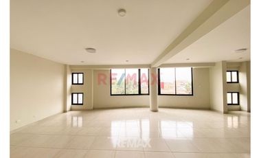 Moderno Y Amplio Departamento De Estreno En San Juan De Lurigancho