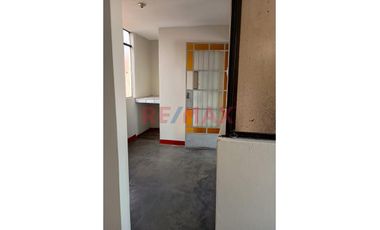 🔑 ¡Ocasión Única! Se Vende Departamento En Zona Exclusiva – Urb. Las Flores, S.J.L.