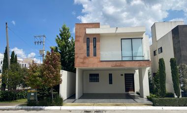CASA EN RENTA A TAN SOLO 25 MINUTOS DE SANTA FE CDMX
