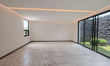 Majestuosa Mansión de Ensueño en La Vista Country Club: Lujo sin Límites