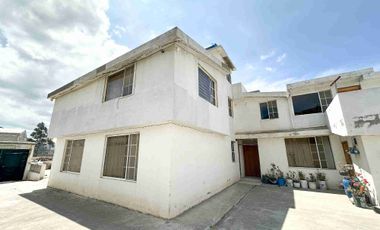 VENDO CASA SECTOR MITAD DEL MUNDO, AMPLIA, IDEAL, ALTAMENTE RESIDENCIAL.