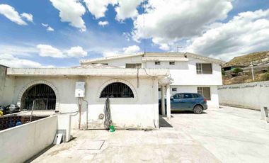 VENDO CASA SECTOR MITAD DEL MUNDO, AMPLIA, IDEAL, ALTAMENTE RESIDENCIAL.