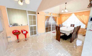 VENDO CASA SECTOR MITAD DEL MUNDO, AMPLIA, IDEAL, ALTAMENTE RESIDENCIAL.