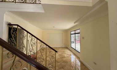 Alquilo Casa 3 dormitorios, Santa Cecilia zona cerrada