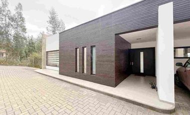 Amplia casa de venta , Sector San Joaquín