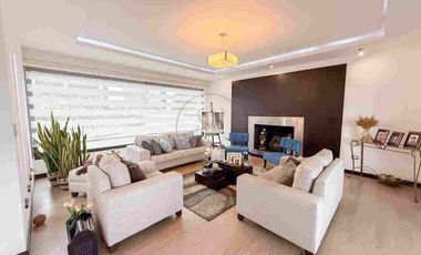 Amplia casa de venta , Sector San Joaquín