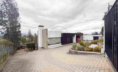 Amplia casa de venta , Sector San Joaquín