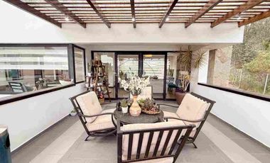 Amplia casa de venta , Sector San Joaquín