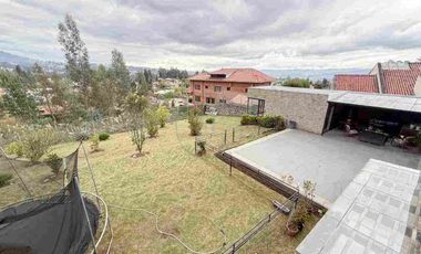 Amplia casa de venta , Sector San Joaquín