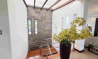 Amplia casa de venta , Sector San Joaquín