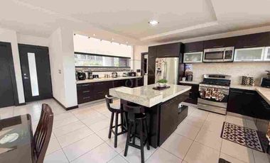 Amplia casa de venta , Sector San Joaquín