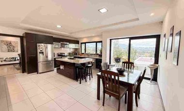 Amplia casa de venta , Sector San Joaquín