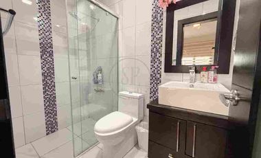 Amplia casa de venta , Sector San Joaquín