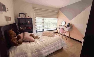 Amplia casa de venta , Sector San Joaquín