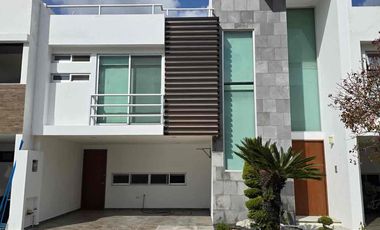 CASA EN RENTA EN LOMAS DE ANGELOPOLIS, PUEBLA UBICADA A 800MTS DE CHEDRAUI CASCATTA