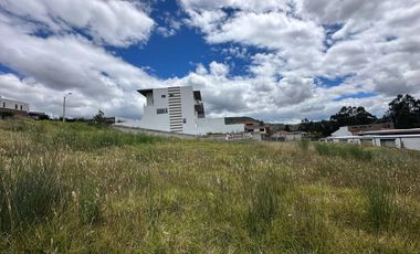 Terreno esquinero en venta en Challuabamba I En exclusiva urbanización privada