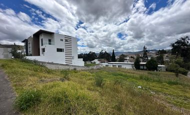 Terreno esquinero en venta en Challuabamba I En exclusiva urbanización privada