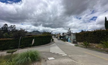 Terreno esquinero en venta en Challuabamba I En exclusiva urbanización privada