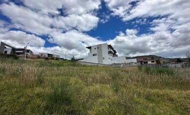 Terreno esquinero en venta en Challuabamba I En exclusiva urbanización privada