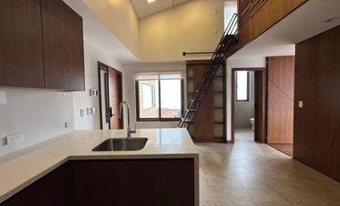 Suite en venta en el Centro Histórico de Cuenca – con vista a la Catedral