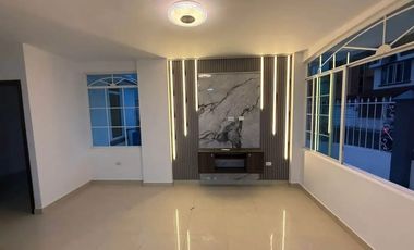 VENTA DE CASA POR EL BOMBOLI EN URB. PRIVADA