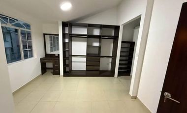 VENTA DE CASA POR EL BOMBOLI EN URB. PRIVADA