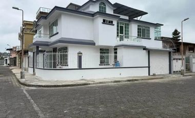 VENTA DE CASA POR EL BOMBOLI EN URB. PRIVADA