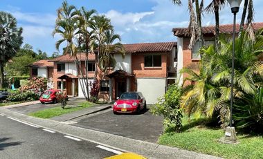 Oportunidad I Extraordinaria casa campestre con piscina en Cerritos Condominio Campestre. Pereira -