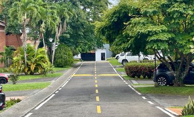 Oportunidad I Extraordinaria casa campestre con piscina en Cerritos Condominio Campestre. Pereira -