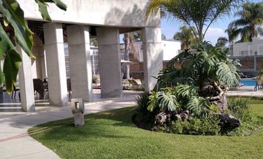 SE RENTA CASA AMUEBLADA EN AJIJIC con cancha de tenis, alberca, gym y seguridad 24/7