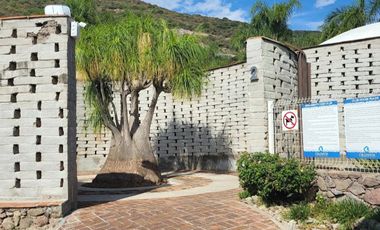 SE RENTA CASA AMUEBLADA EN AJIJIC con cancha de tenis, alberca, gym y seguridad 24/7