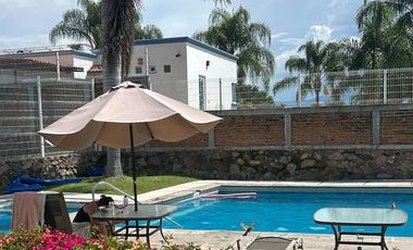 SE RENTA CASA AMUEBLADA EN AJIJIC con cancha de tenis, alberca, gym y seguridad 24/7