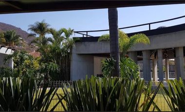 SE RENTA CASA AMUEBLADA EN AJIJIC con cancha de tenis, alberca, gym y seguridad 24/7