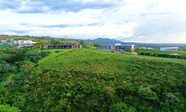 Majestuoso terreno en Cerritos Condominio Campestre con 11312 con vista al valle y con bosque nativo. Pereira - Colombia.