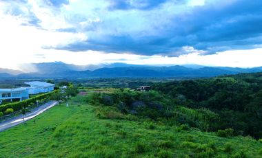 Majestuoso terreno en Cerritos Condominio Campestre con 11312 con vista al valle y con bosque nativo. Pereira - Colombia.