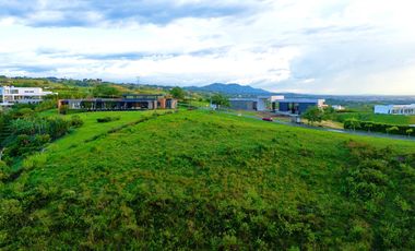 Majestuoso terreno en Cerritos Condominio Campestre con 11312 con vista al valle y con bosque nativo. Pereira - Colombia.