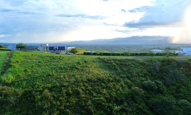Majestuoso terreno en Cerritos Condominio Campestre con 11312 con vista al valle y con bosque nativo. Pereira - Colombia.