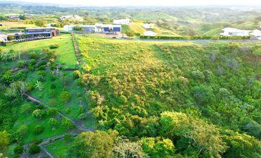 Majestuoso terreno en Cerritos Condominio Campestre con 11312 con vista al valle y con bosque nativo. Pereira - Colombia.