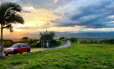 Majestuoso terreno en Cerritos Condominio Campestre con 11312 con vista al valle y con bosque nativo. Pereira - Colombia.