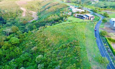 Majestuoso terreno en Cerritos Condominio Campestre con 11312 con vista al valle y con bosque nativo. Pereira - Colombia.