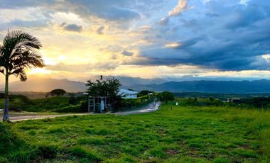 Majestuoso terreno en Cerritos Condominio Campestre con 11312 con vista al valle y con bosque nativo. Pereira - Colombia.