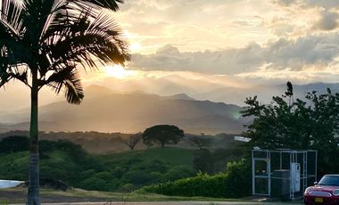 Majestuoso terreno en Cerritos Condominio Campestre con 11312 con vista al valle y con bosque nativo. Pereira - Colombia.